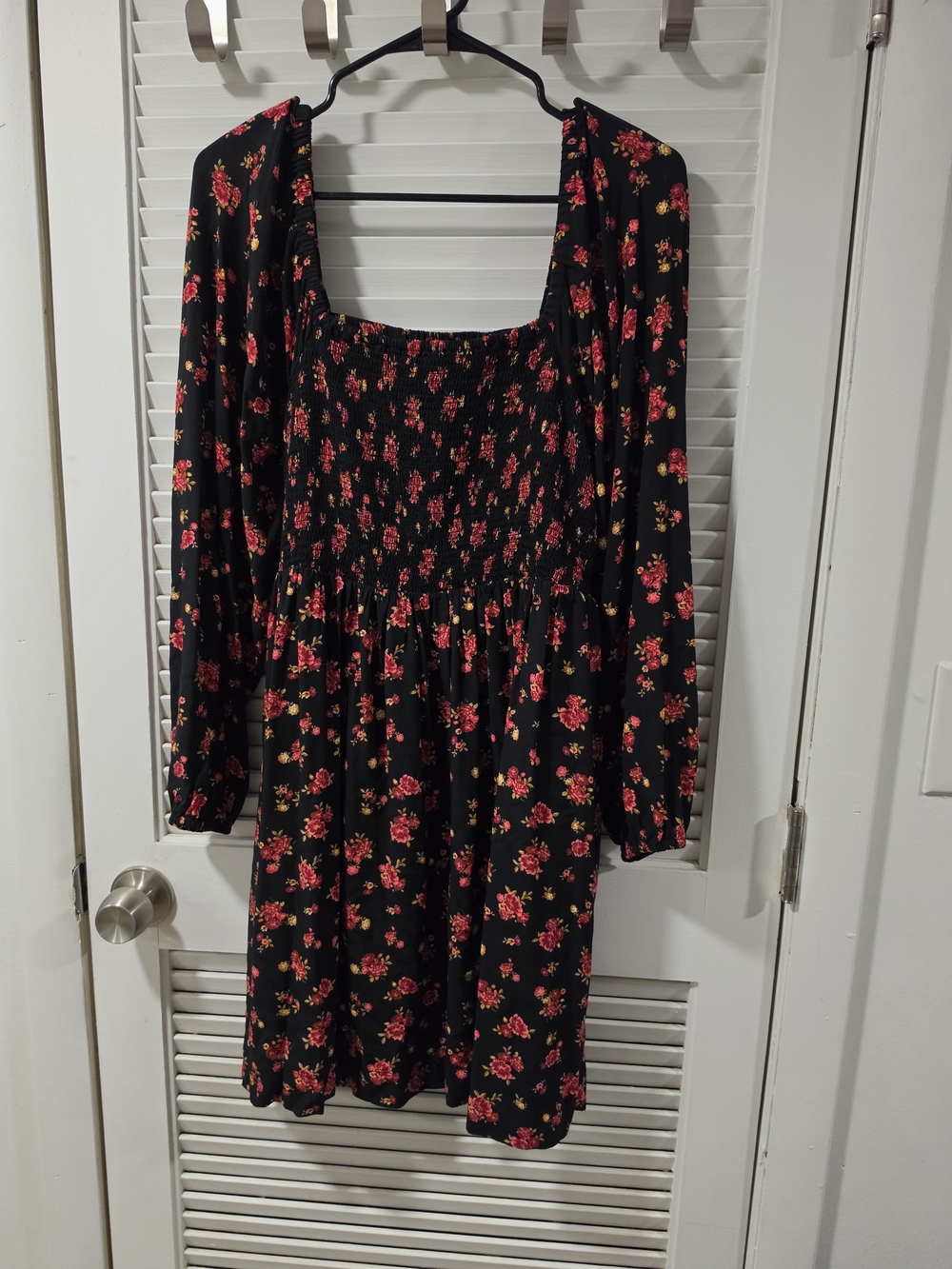 Old Navy Black Long-Sleeve Floral Smocked Dress